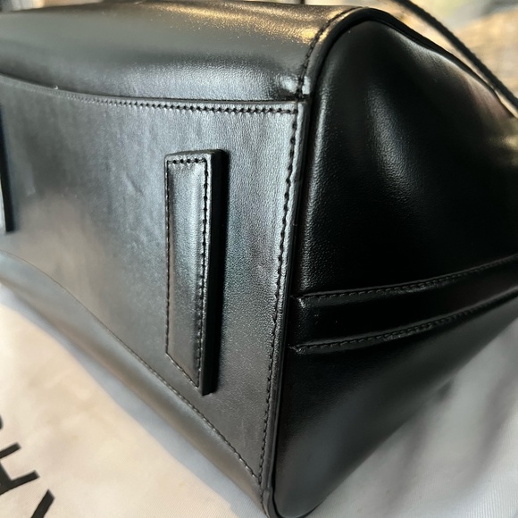 Authentic Black small Antigona satchel bag w/ gold hardware - Picture 6 of 7